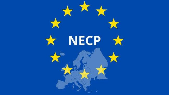 Das Bild zeigt das Logo des Nationalen Energie- und Klimaplan. Es zeigt einen blauenen Hintergrund und in der Mitte stehen die Buchstaben NECP, diese werden von 12 Sternen umkreist. Das Bild zeigt das Logo des Nationalen Energie- und Klimaplan. Es zeigt einen blauenen Hintergrund und in der Mitte stehen die Buchstaben NECP, diese werden von 12 Sternen umkreist.